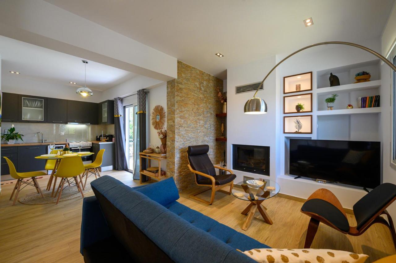 Chic Apartment In Nature, 5-Min Walk To The Beach Calamata Exterior foto