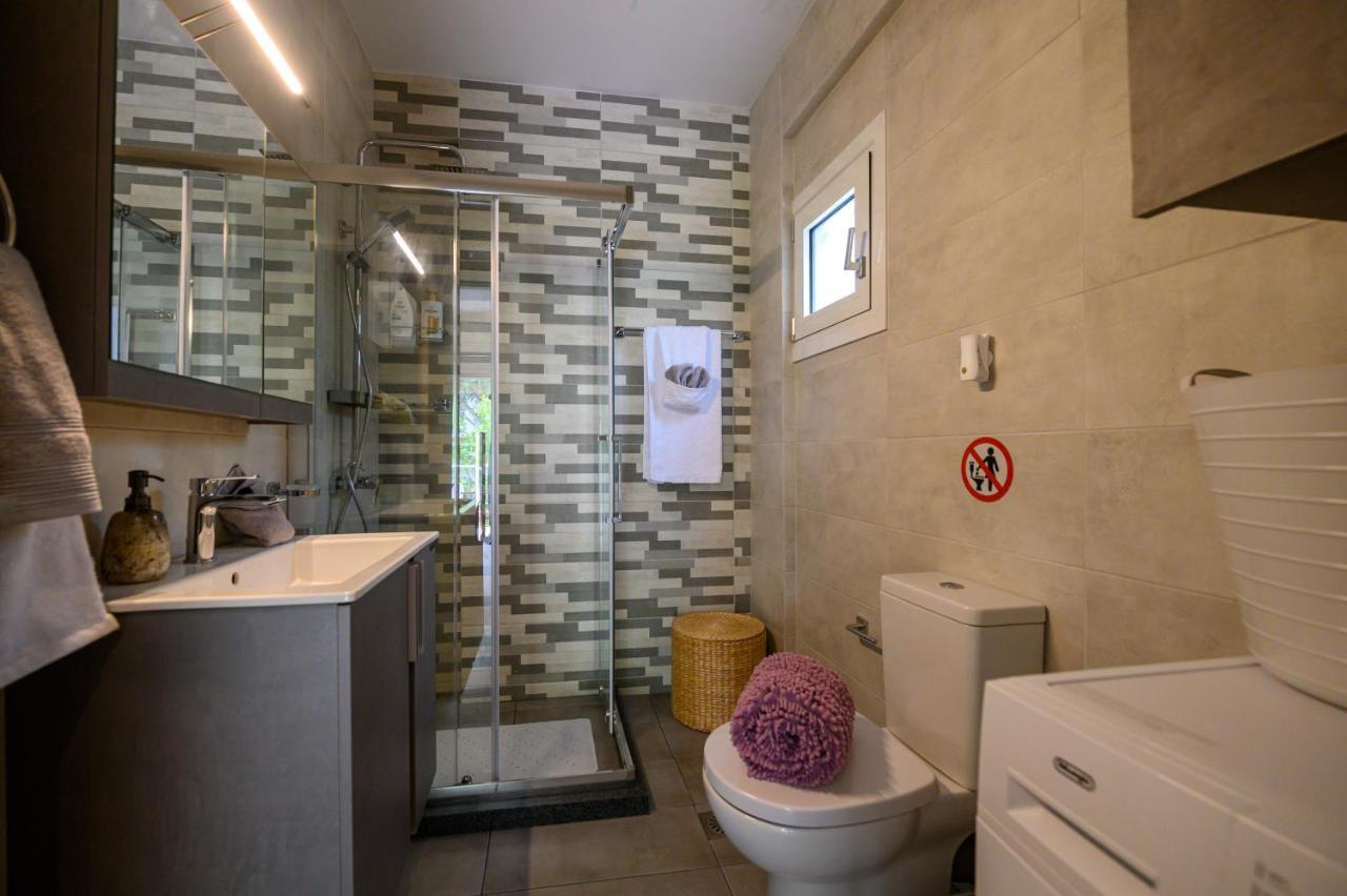 Chic Apartment In Nature, 5-Min Walk To The Beach Calamata Exterior foto