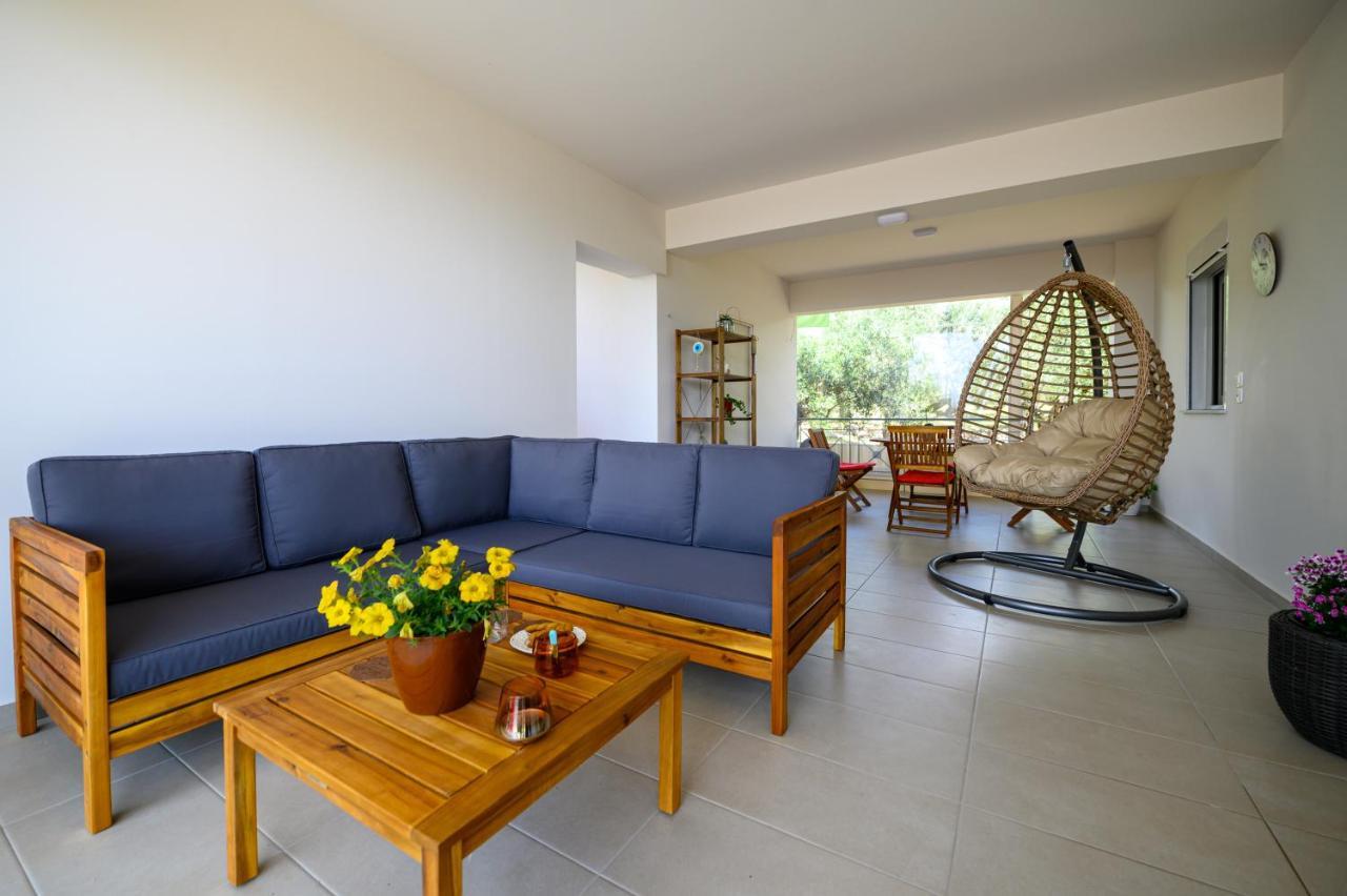 Chic Apartment In Nature, 5-Min Walk To The Beach Calamata Exterior foto