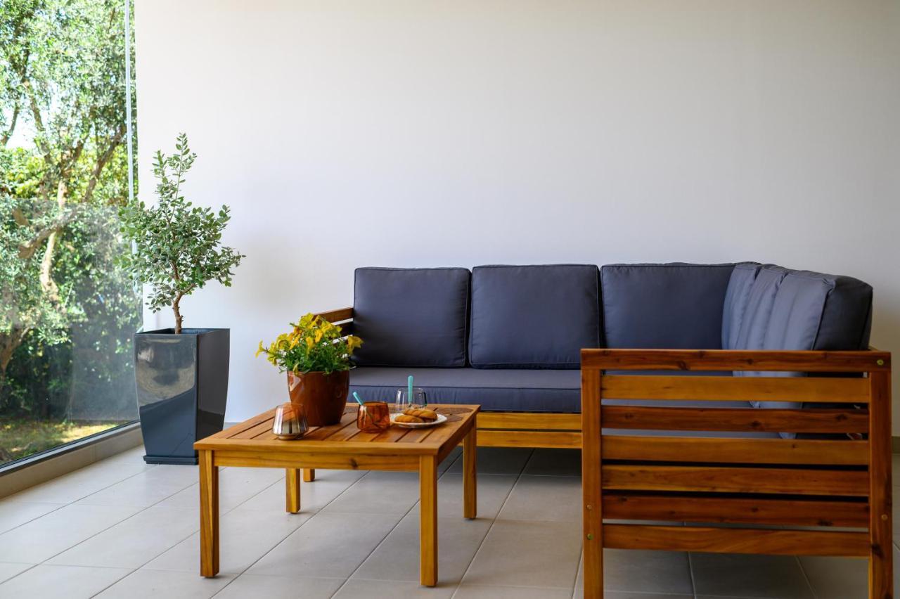 Chic Apartment In Nature, 5-Min Walk To The Beach Calamata Exterior foto
