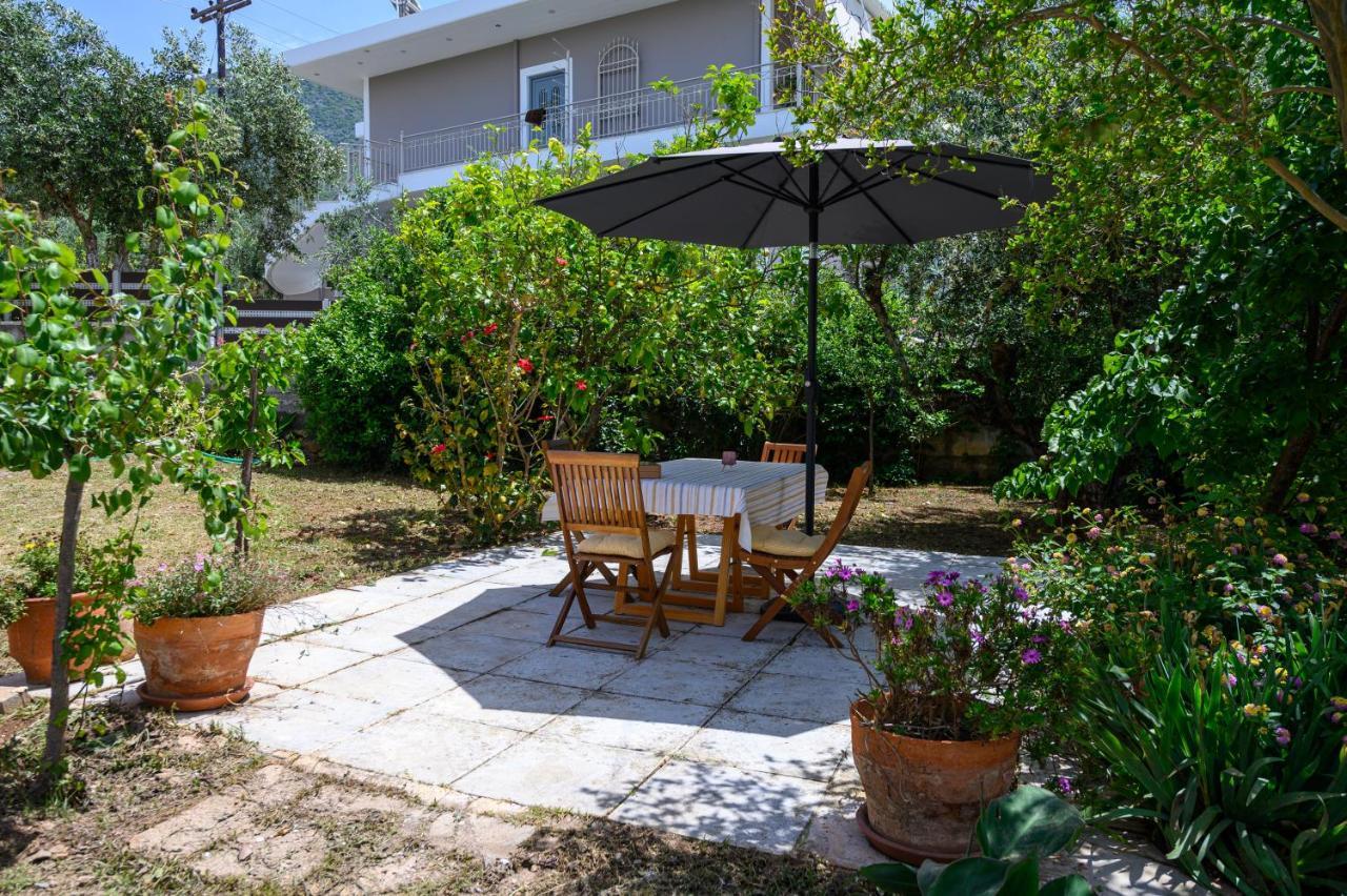 Chic Apartment In Nature, 5-Min Walk To The Beach Calamata Exterior foto