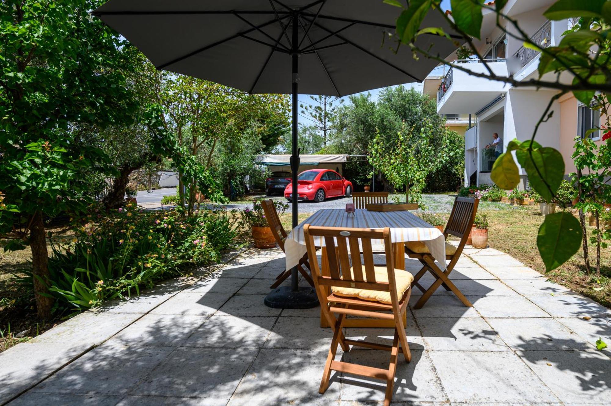Chic Apartment In Nature, 5-Min Walk To The Beach Calamata Exterior foto