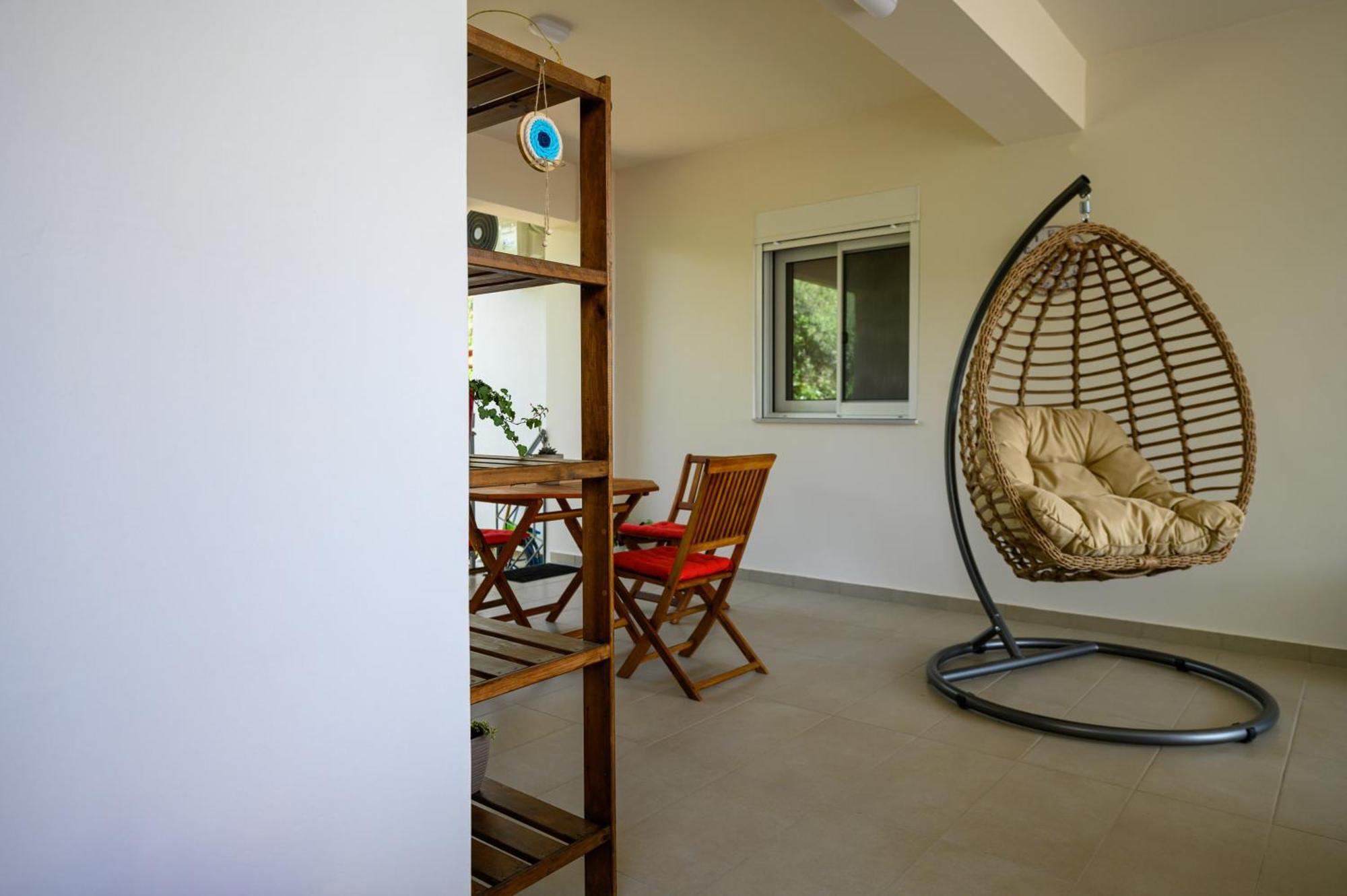 Chic Apartment In Nature, 5-Min Walk To The Beach Calamata Exterior foto