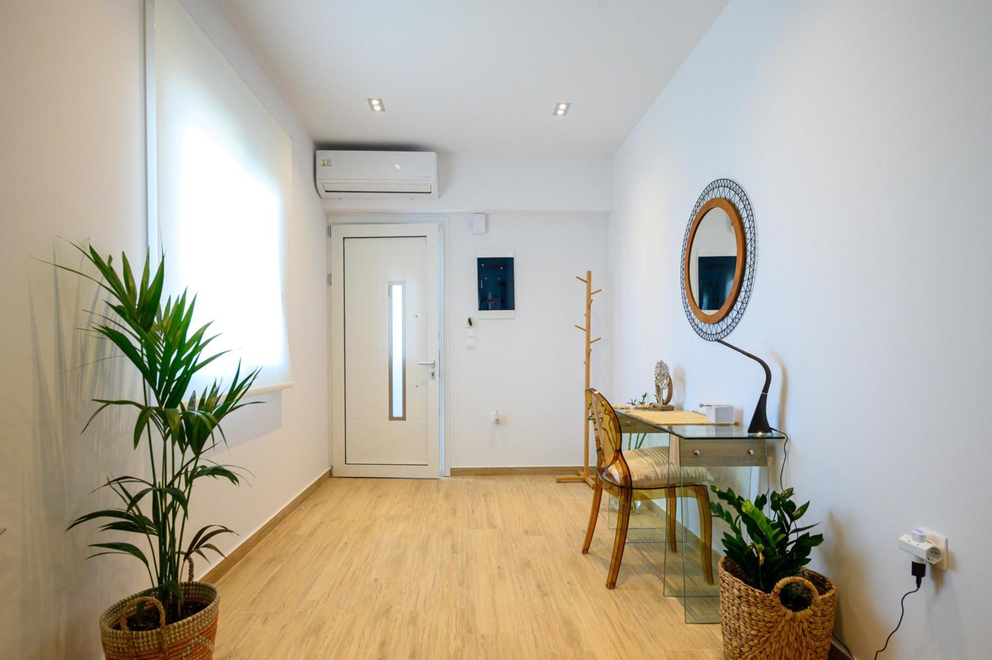 Chic Apartment In Nature, 5-Min Walk To The Beach Calamata Exterior foto